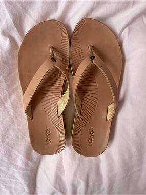 Olukai - leather plateform